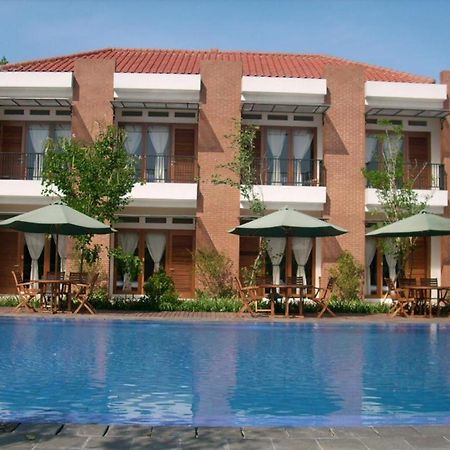 Villa Bukit Pinus Богор Екстериор снимка