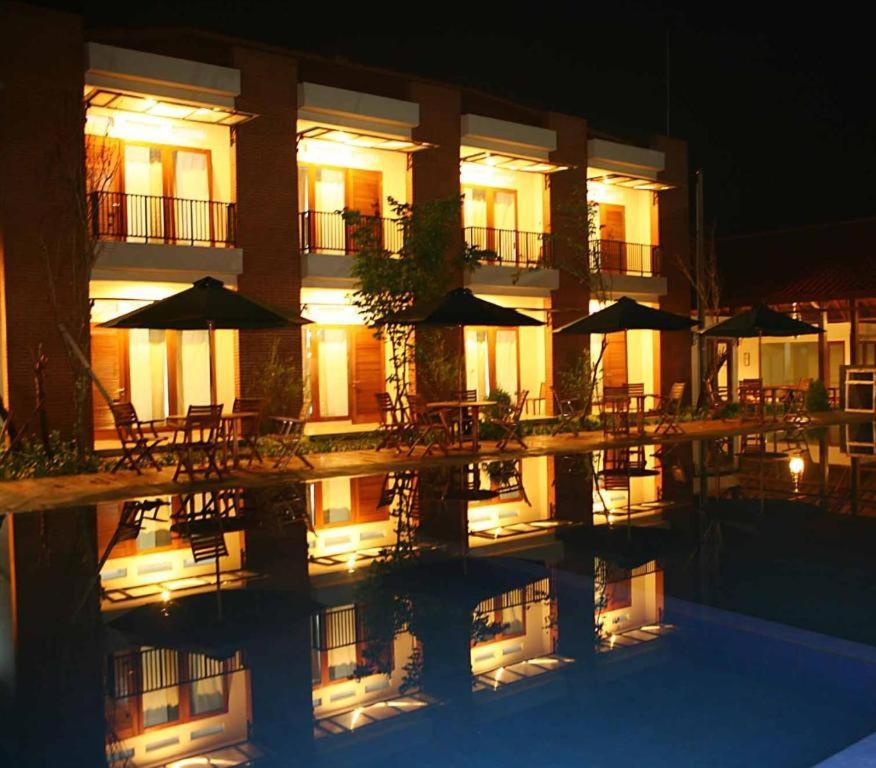 Villa Bukit Pinus Богор Екстериор снимка