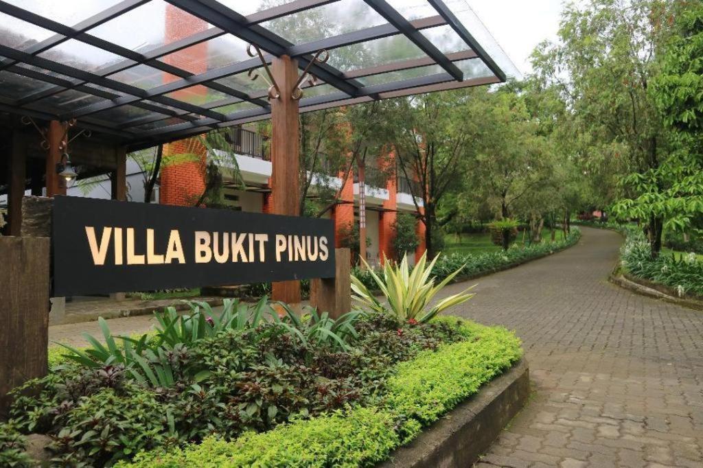 Villa Bukit Pinus Богор Екстериор снимка